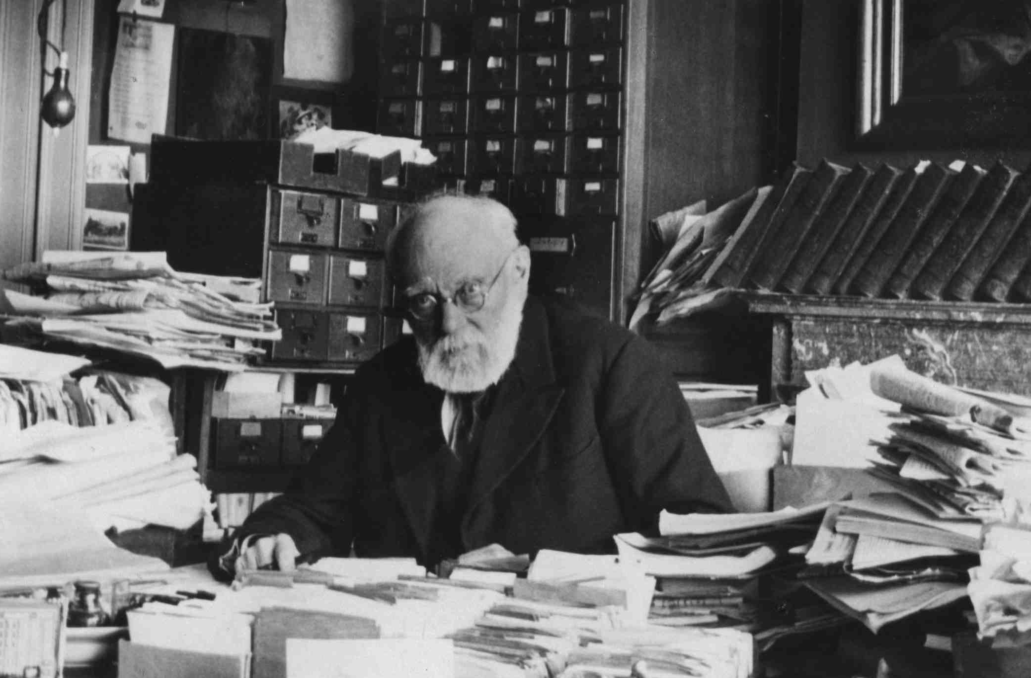 Paul Otlet at his desk in 1934
